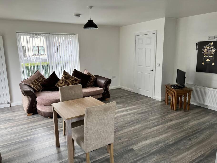 Conveniently Located, Close To City And Quiet Area Londonderry Bagian luar foto
