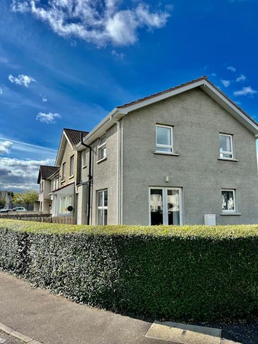 Conveniently Located, Close To City And Quiet Area Londonderry Bagian luar foto